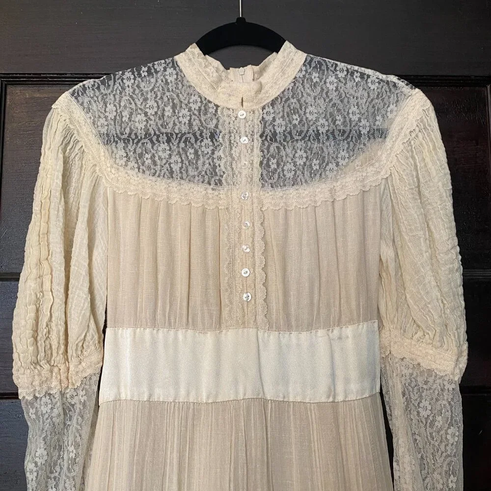 SOLD Vintage 70's Gunne Sax Dress - Picture 3 of 11